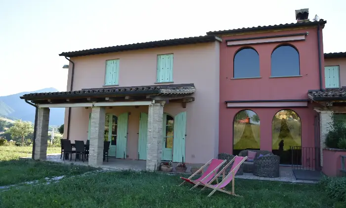 Rexer-Cagli-Incantevole-villa-con-piscina-nelle-Marche-Giardino