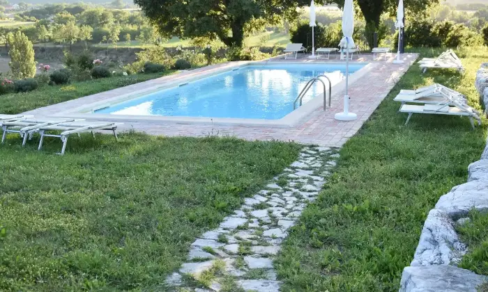 Rexer-Paravento-Incantevole-villa-con-piscina-nelle-Marche-Giardino