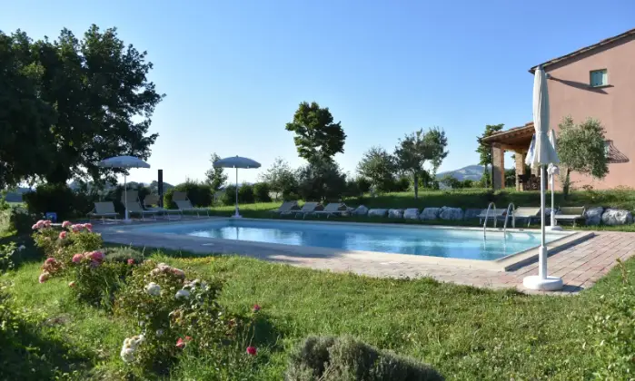 Rexer-Cagli-Incantevole-casa-vacanze-con-piscina-nelle-Marche-Giardino