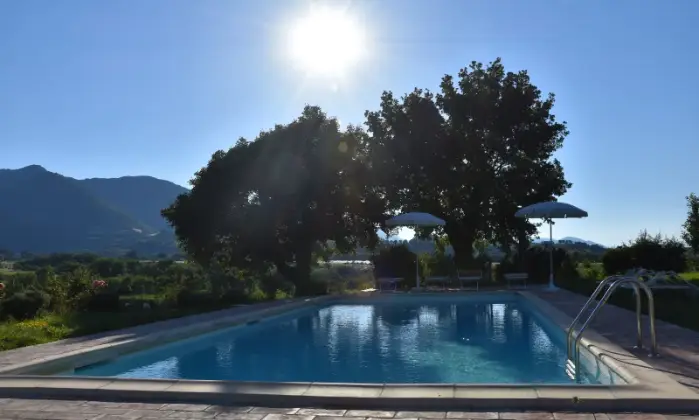 Rexer-Cagli-Incantevole-casa-vacanze-con-piscina-nelle-Marche-Giardino