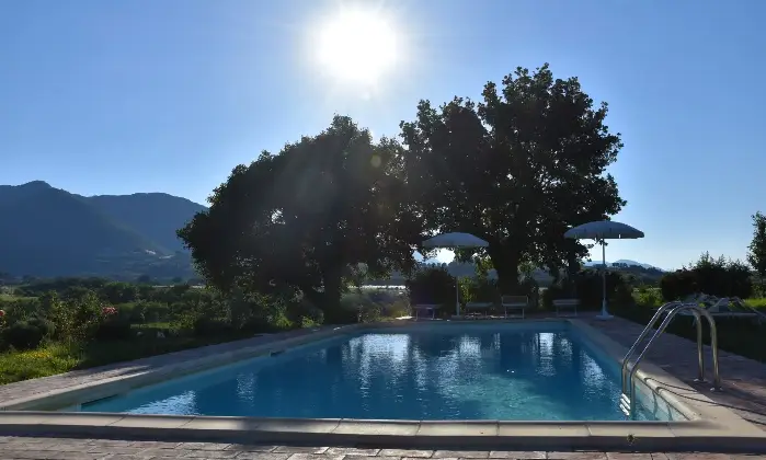 Rexer-Paravento-Incantevole-villa-con-piscina-nelle-Marche-Giardino