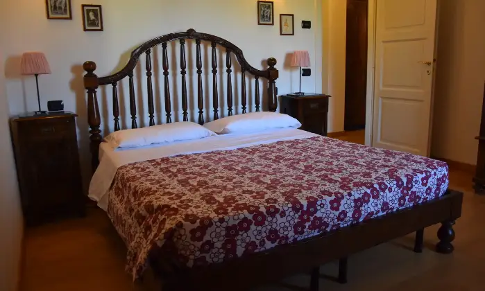 Rexer-Cagli-Incantevole-villa-con-piscina-nelle-Marche-CAMERA-DA-LETTO