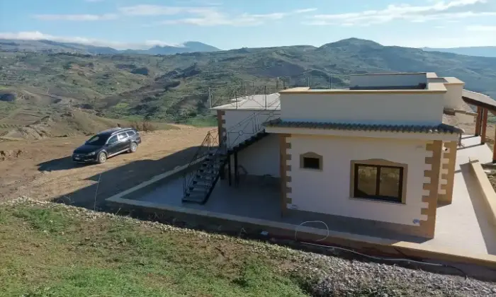 Rexer-Cianciana-Villa-di-nuova-costruzione-con-vista-panoramica-in-stile-siciliano-Giardino