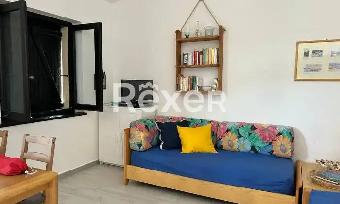 Rexer-Santa-Teresa-Gallura-Appartamento-BILOCALE-a-mt-dal-mare-con-posto-auto-riservato-Salone
