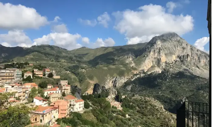 Rexer-Militello-Rosmarino-Vendesi-casa-in-Vittorio-Emanuele-a-Militello-Rosmarino-Terrazzo
