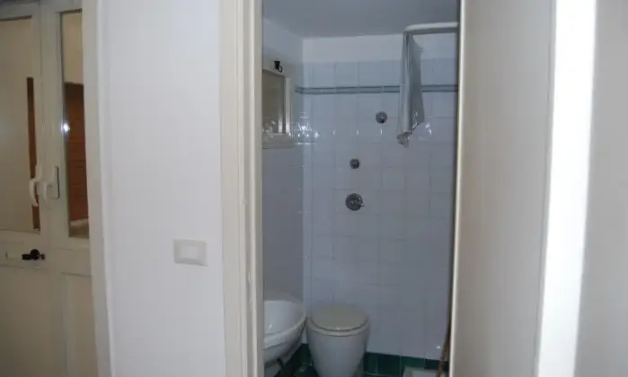 Rexer-Trapani-Affittasi-appartamento-preferibilmente-uso-studio-Bagno