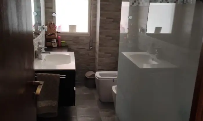 Rexer-Motta-SantAnastasia-Intero-edificio-in-vendita-in-via-Tenente-Platania-Motta-SantAnastasia-Bagno