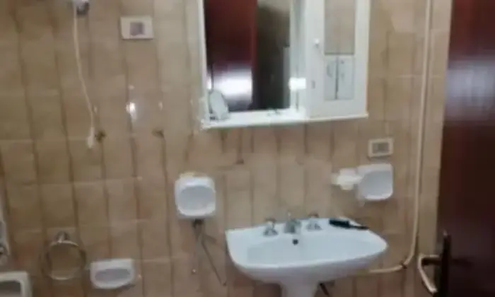 Rexer-Falerna-Trilocale-in-vendita-in-via-Principe-d-Aquino-Bagno