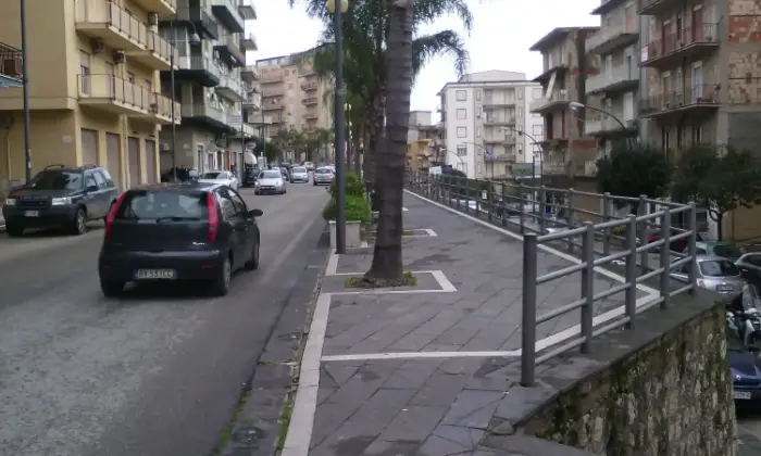 Rexer-Favara-Vendesi-locale-commerciale-in-Via-Kennedy-a-Favara-Giardino