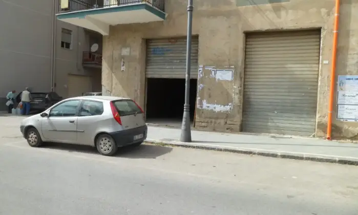 Rexer-Favara-Vendesi-locale-commerciale-in-Via-Kennedy-a-Favara-Altro