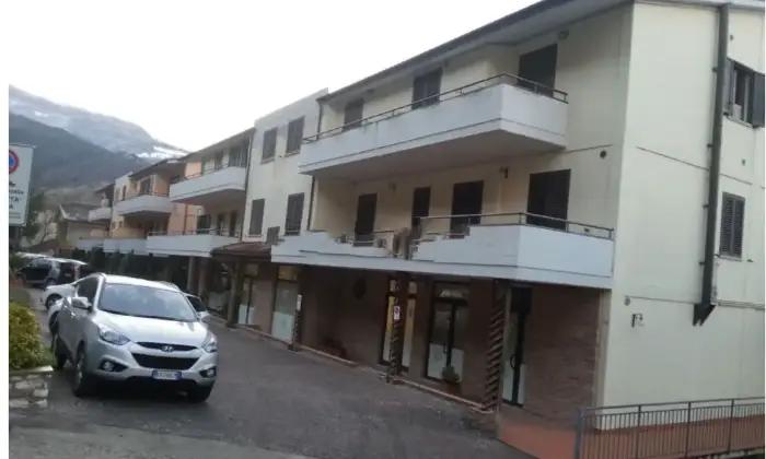 Rexer-Cagli-Vendesi-Trilocale-in-vendita-in-via-Don-Minzoni-a-Cagli-Garage