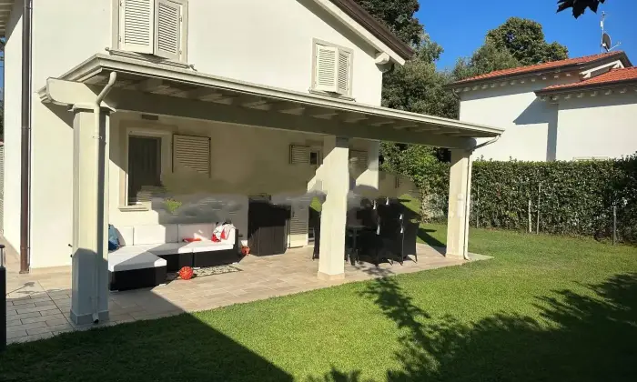 Rexer-Montignoso-Villa-unifamiliare-via-Alessandro-Tassoni-Cinquale-Montignoso-Giardino