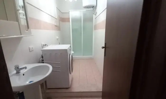 Rexer-Misilmeri-AFFITTO-BILOCALE-USO-FORESTERIA-Bagno