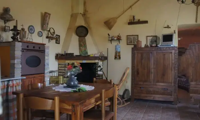Rexer-Ortona-Rustico-Casale-in-Contrada-Cappellini-Ortona-Cucina