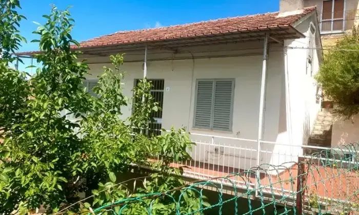 Rexer-San-Pietro-in-Guarano-CasaIndipendente-in-Via-SantAndrea-San-Pietro-in-Guarano-Giardino