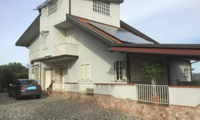 Rexer-San-Calogero-Azienda-agricola-in-vendita-in-SP-a-San-Calogero-Garage