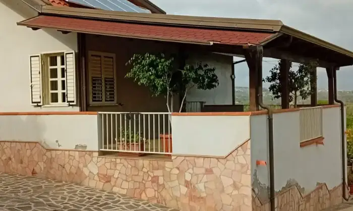 Rexer-San-Calogero-Azienda-agricola-in-vendita-in-SP-a-San-Calogero-Garage