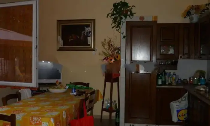 Rexer-Pegognaga-Splendida-casa-semi-indipendente-con-giardino-CUCINA