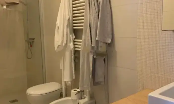 Rexer-Menaggio-Vendesi-appartamento-in-Via-Andrea-Stoppani-a-Menaggio-Bagno