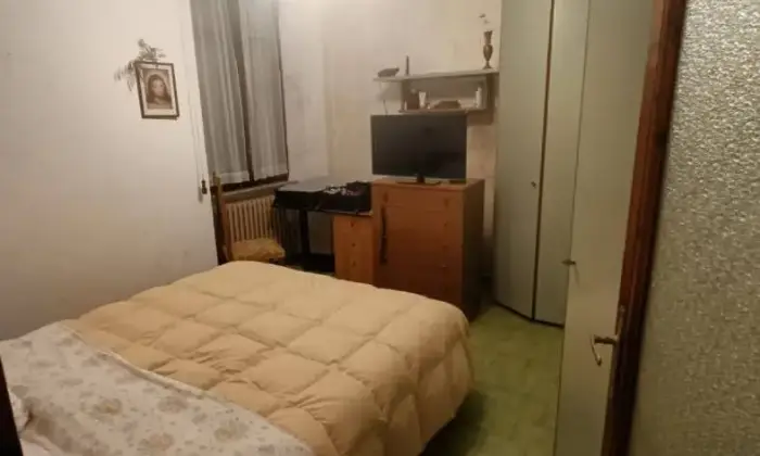 Rexer-Grosseto-Appartamento-in-vendita-in-viale-Goffredo-Mameli-a-Grosseto-CameraDaLetto