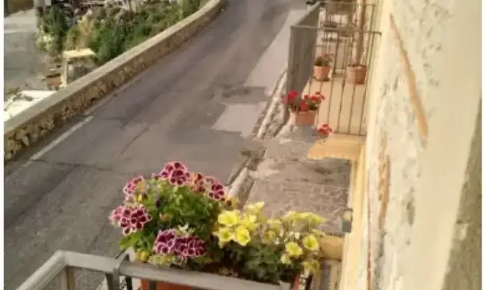 Rexer-Falerna-Casa-di-paese-in-vendita-in-via-Marina-Terrazzo