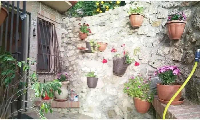 Rexer-Falerna-Casa-di-paese-in-vendita-in-via-Marina-Terrazzo