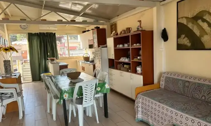 Rexer-Messina-Appartamento-su-due-livelli-a-SantAlessio-Salone