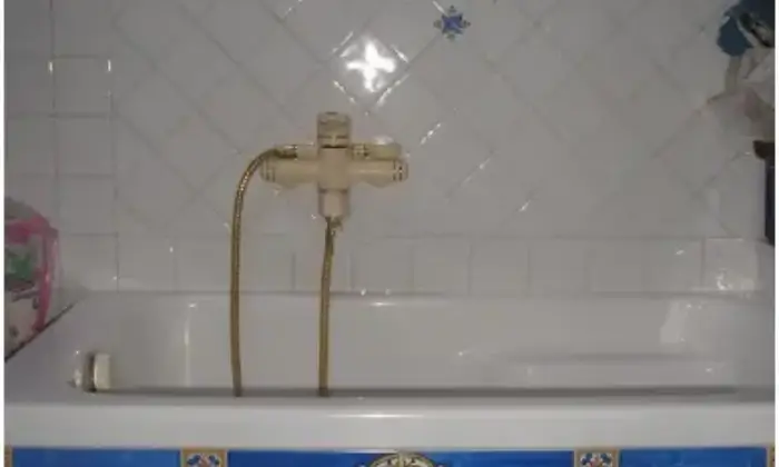 Rexer-Uzzano-Casa-di-paese-in-vendita-in-via-A-Bardelli-Uzzano-Bagno