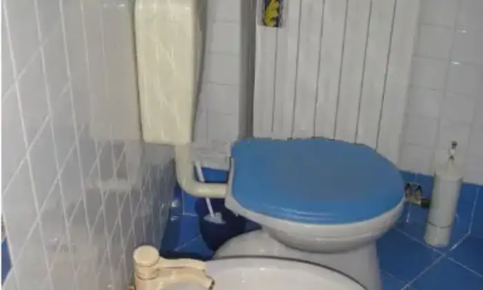Rexer-Uzzano-Casa-di-paese-in-vendita-in-via-A-Bardelli-Uzzano-Bagno