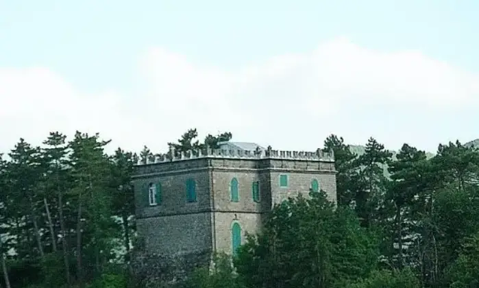 Rexer-Alto-Reno-Terme-Incantevole-ed-esclusivo-Castello-tra-le-nuvole-Giardino