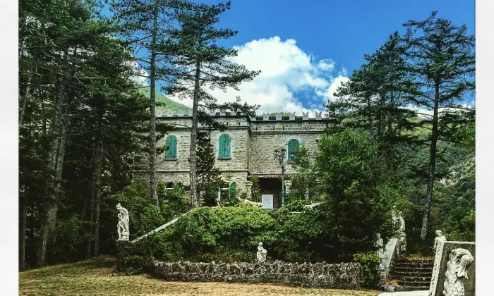 Rexer-Alto-Reno-Terme-Incantevole-ed-esclusivo-Castello-tra-le-nuvole-Terrazzo