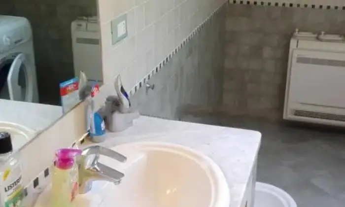 Rexer-Toirano-Mansarda-in-vendita-in-largo-Sgorini-Centro-Toirano-BAGNO