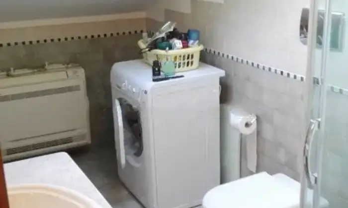 Rexer-Toirano-Mansarda-in-vendita-in-largo-Sgorini-Centro-Toirano-BAGNO