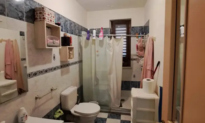 Rexer-Lentini-Vendesi-appartamento-in-Via-Agnone-a-Lentini-BAGNO