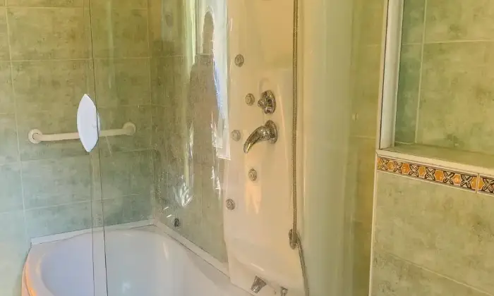 Rexer-Porto-Valtravaglia-APPARTAMENTO-A-MINUTI-DAL-LAGO-Bagno