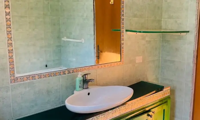 Rexer-Porto-Valtravaglia-APPARTAMENTO-A-MINUTI-DAL-LAGO-Bagno