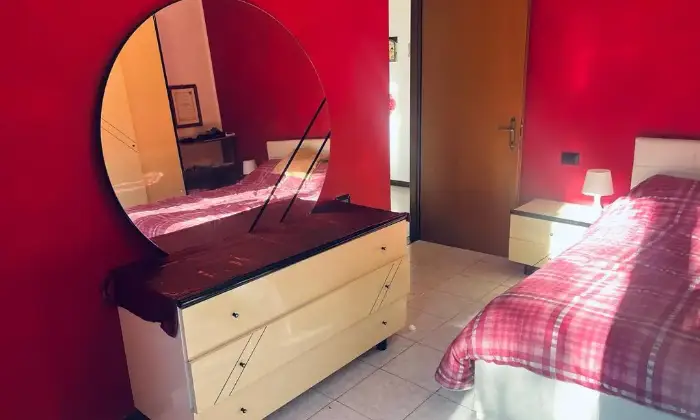 Rexer-Porto-Valtravaglia-APPARTAMENTO-A-MINUTI-DAL-LAGO-CameraDaLetto