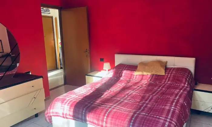 Rexer-Porto-Valtravaglia-APPARTAMENTO-A-MINUTI-DAL-LAGO-CameraDaLetto