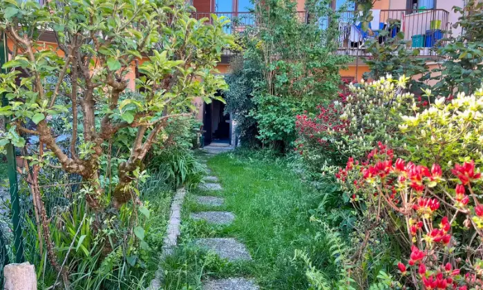 Rexer-Porto-Valtravaglia-APPARTAMENTO-A-MINUTI-DAL-LAGO-Giardino