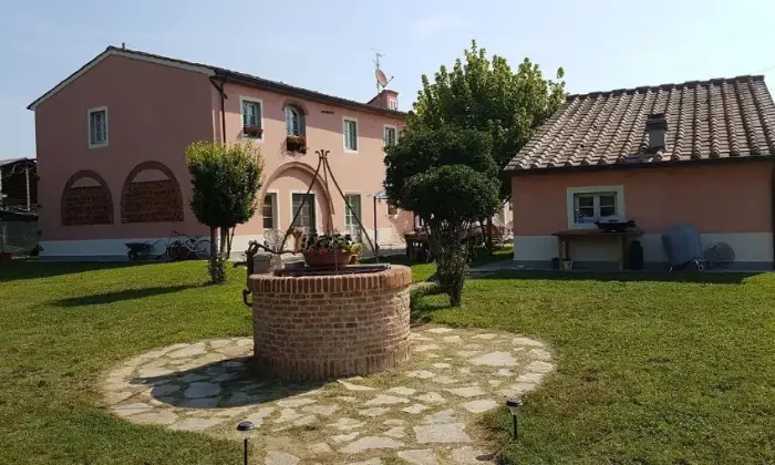 Rexer-Altopascio-Casale-in-vendita-in-via-delle-Spianate-ad-Altopascio-Giardino