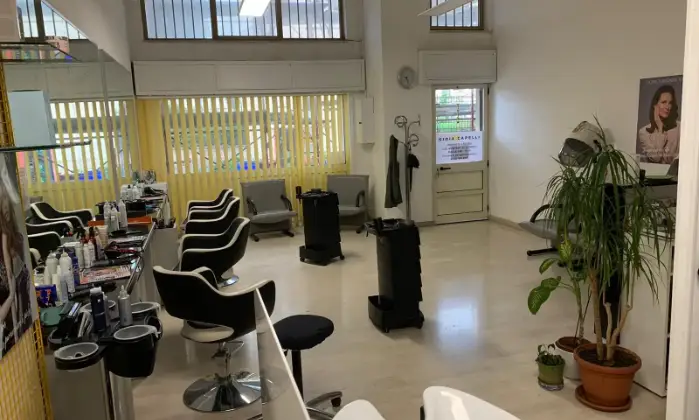 Rexer-Brindisi-LOCALE-COMMERCIALE-DI-MQ-CON-WC-VETRINA-DOPPIA-SERRANDA-Altro