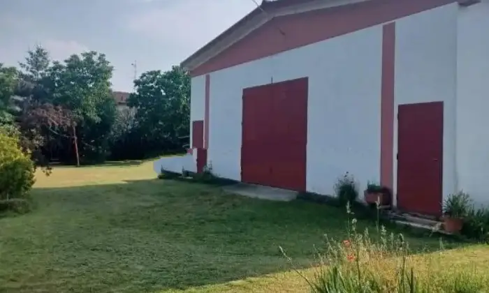 Rexer-Confienza-Vendesi-Cascina-vicolo-Enrico-Toti-Confienza-Giardino