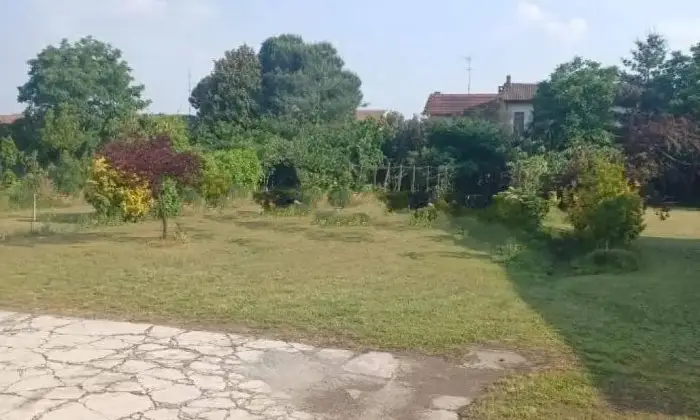 Rexer-Confienza-Vendesi-Cascina-vicolo-Enrico-Toti-Confienza-Giardino