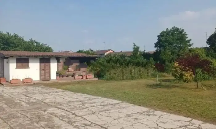 Rexer-Confienza-Vendesi-Cascina-vicolo-Enrico-Toti-Confienza-Giardino