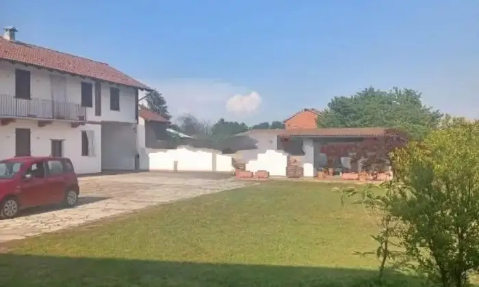 Rexer-Confienza-Vendesi-Cascina-vicolo-Enrico-Toti-Confienza-Giardino