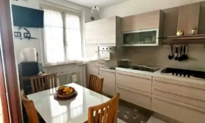 Rexer-Scarlino-Appartamento-su-due-piani-in-vendita-in-via-San-Francesco-Cucina