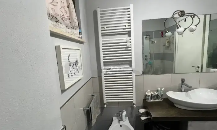 Rexer-Poggibonsi-Trilocale-in-vendita-in-via-Elsa-Centro-Poggibonsi-Bagno