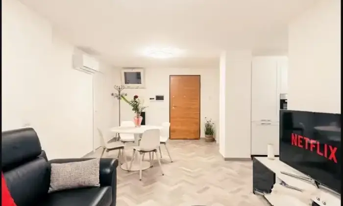 Rexer-Latina-Vendesi-appartamento-tipo-villa-Salone