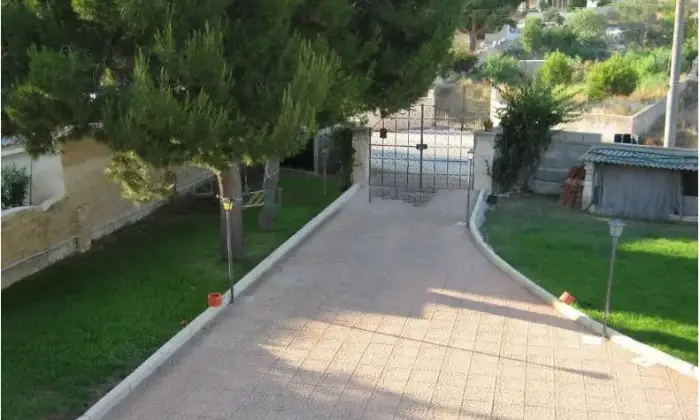 Rexer-Siracusa-Villa-in-vendita-con-terreno-in-condivisione-Giardino