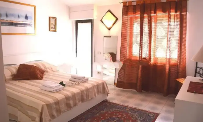 Rexer-Viareggio-Vendesi-appartamento-in-Via-Antonio-Pacinotti-a-Viareggio-CameraDaLetto